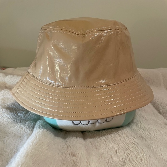 H&M Plastic Beige Bucket Hat - Picture 5 of 5